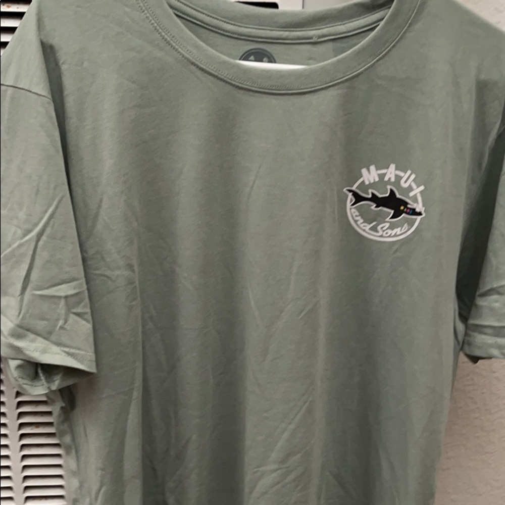 Maui and sons shirt